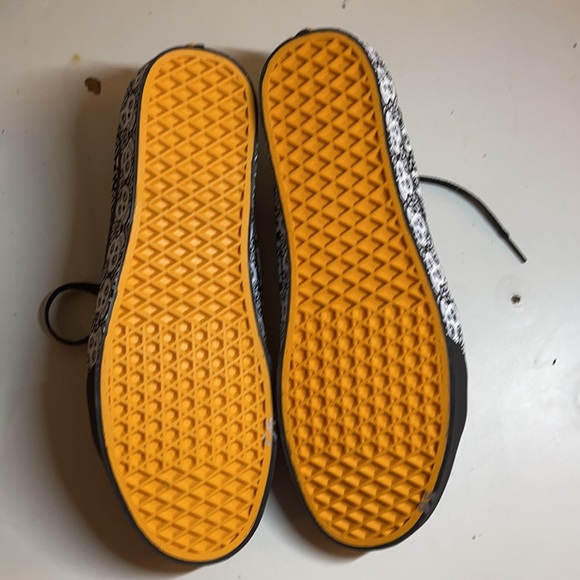 Vans - Picture 2 of 4